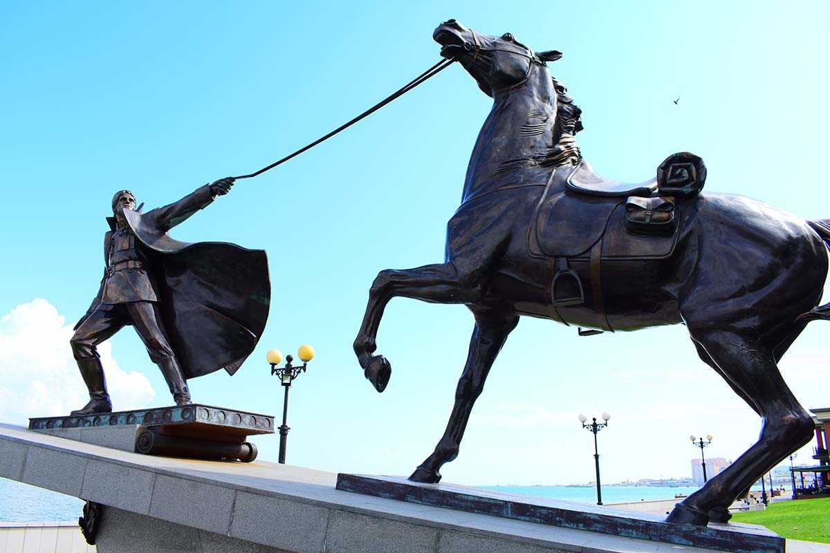 Памятник морякам Революции